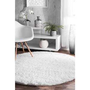 Gynel Solid Shag Snow White 5 ft. Round Rug