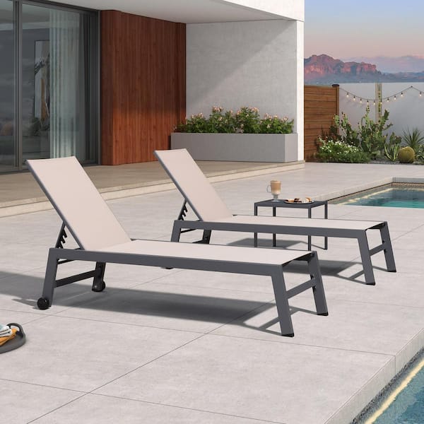 PURPLE LEAF 3-Pieces Aluminum Drak Grey Frame Outdoor Chaise Lounge Patio Lounge Chair with Side Table and Wheels, Light Brown