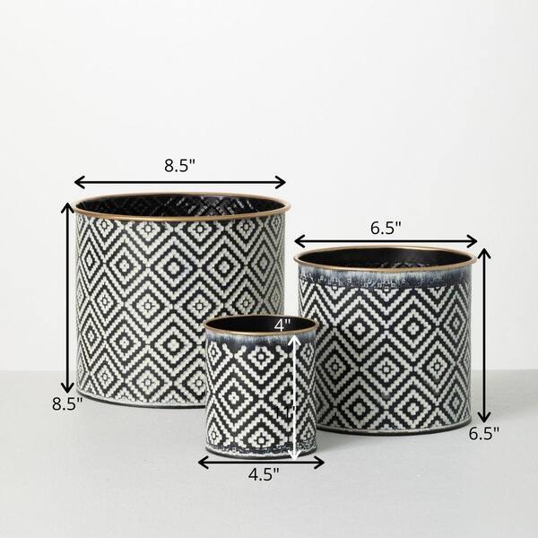 Image of Metal planter with a geometric pattern