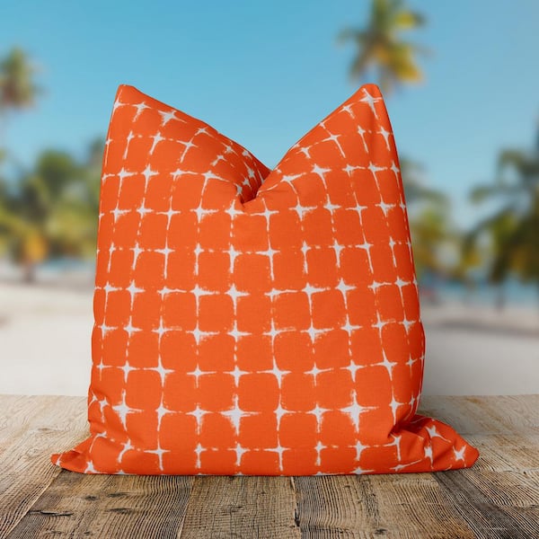 https://images.thdstatic.com/productImages/9ca49831-31f6-4b6c-92e3-0668bbefdc45/svn/grouchy-goose-outdoor-throw-pillows-72034-c3_600.jpg