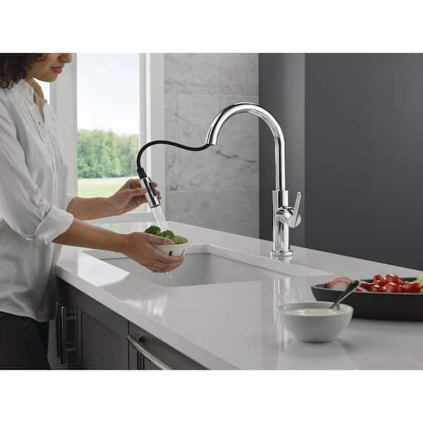 Nicoli Single Handle Pull Down Sprayer Kitchen Faucet in Chrome