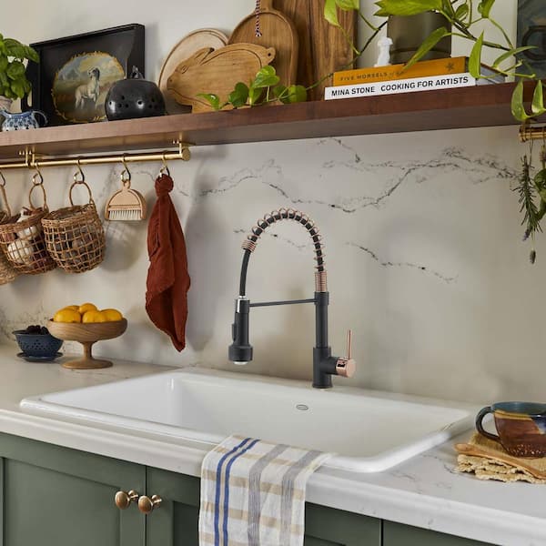 Single Handle Pull Down Sprayer Kitchen Faucet with LED Light, Single Hole Kitchen Sink Faucet in Black and Rose Gold