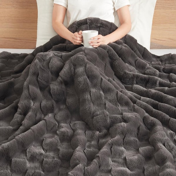 Vsmile Luxury 50 W x 60 H Gray Oversized Faux Fur Throw