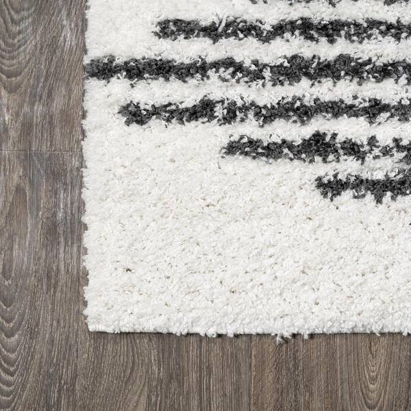 JONATHAN Y Elm Diamond Stripe Geometric Shag White/Gray 5 ft