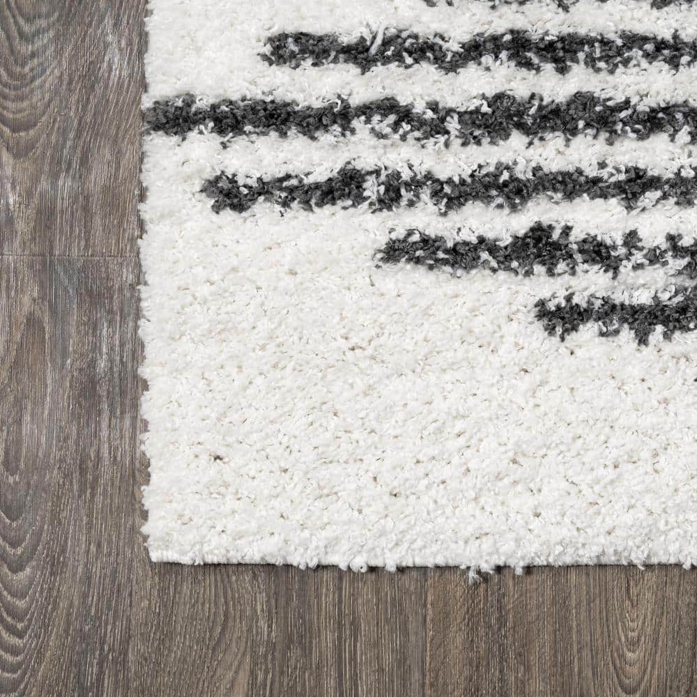 Modern Moroccan-Inspired Stripe Shag Rug 8' x 10' - Black and Ivory