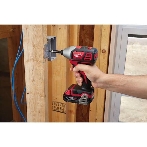 Milwaukee - M18 18-Volt Lithium-Ion Cordless 1/4 in. Hex Impact Driver Kit with One 3.0Ah Battery, Charger and Bag
