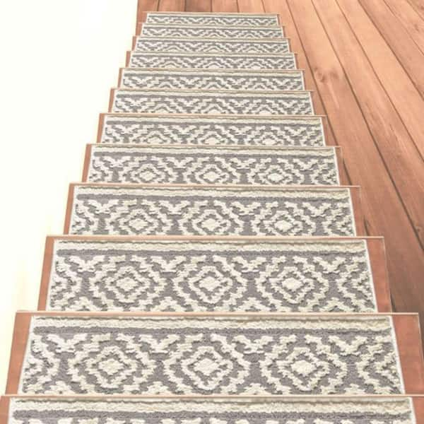 The Sofia Rugs Non-Slip Carpets (Set of 5) for Wood Stairs Shag White  Indoor Geometric Machine Washable Stair Tread Rug in the Rugs department at