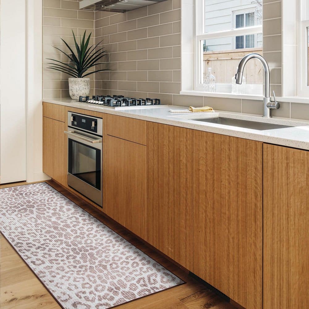 Eco-Chic Gray Leopard Print Machine-Washable Runner Rug 2.5'x7'