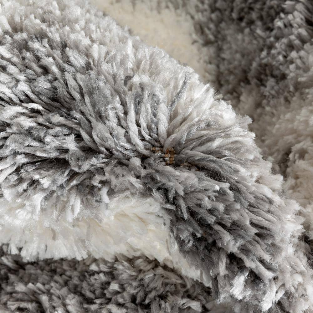 Celeste Chevron Shimmer 5'x7' Gray Synthetic Shag Rug