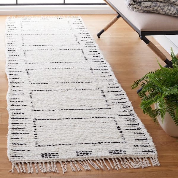 Casablanca 2 ft. x 8 ft. Ivory/Black Country Rectangle Runner Rug