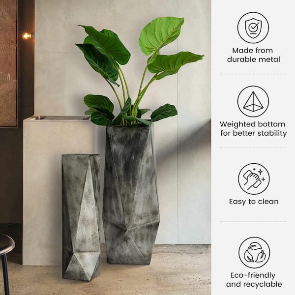 Glitzhome 27.25 in. H 23.50 in. H Metal Geometric Antique Silver