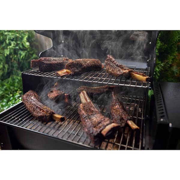 Weber Smoque Pellet Grill Smoker in Black