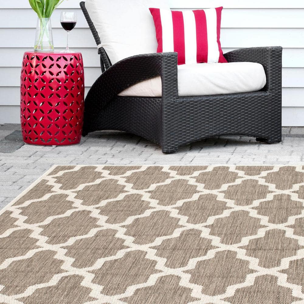 Reversible Taupe Synthetic 4' x 6' Easy Care Area Rug