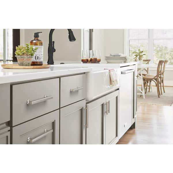 Everett 7-9/16 in. (192mm) Modern Satin Nickel Bar Cabinet Pull