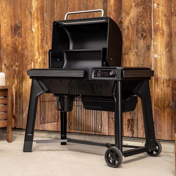 Traeger - Woodridge Wi-Fi Pellet Grill and Smoker in Black