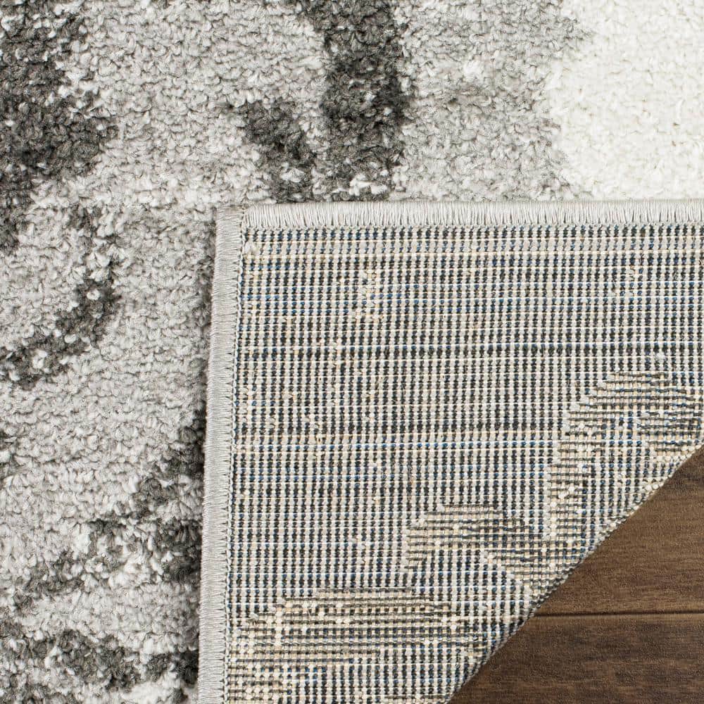 Silver and Ivory Floral Reversible 4' x 6' Synthetic Rug
