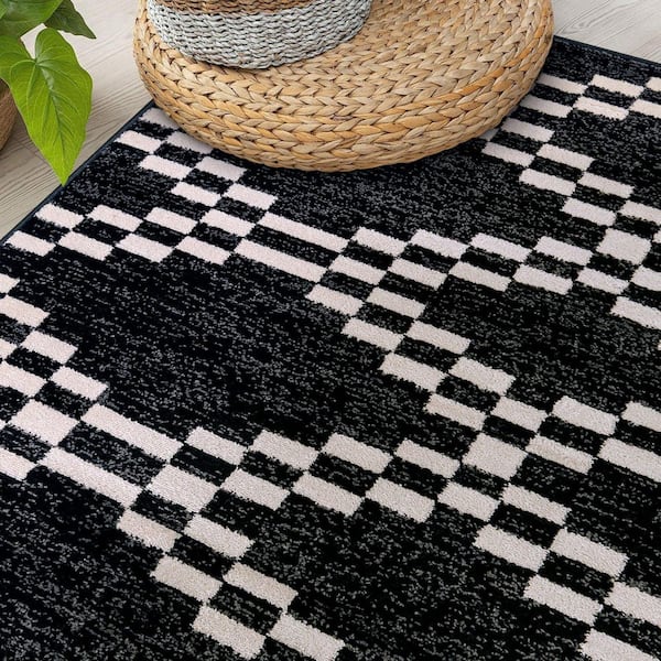 World Rug Gallery Southwestern Geometric Area Rug Black 4 ft. x 6