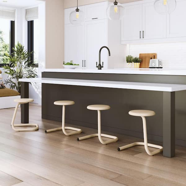 Paperclip70 Straw Metal Dining Chair