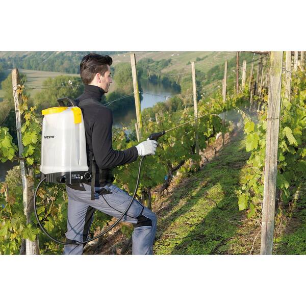 4.8 Gal. Professional Backpack Sprayer, Adjustable Ergonomic Pump Lever, Pressure Gauge, Large Filling Opening