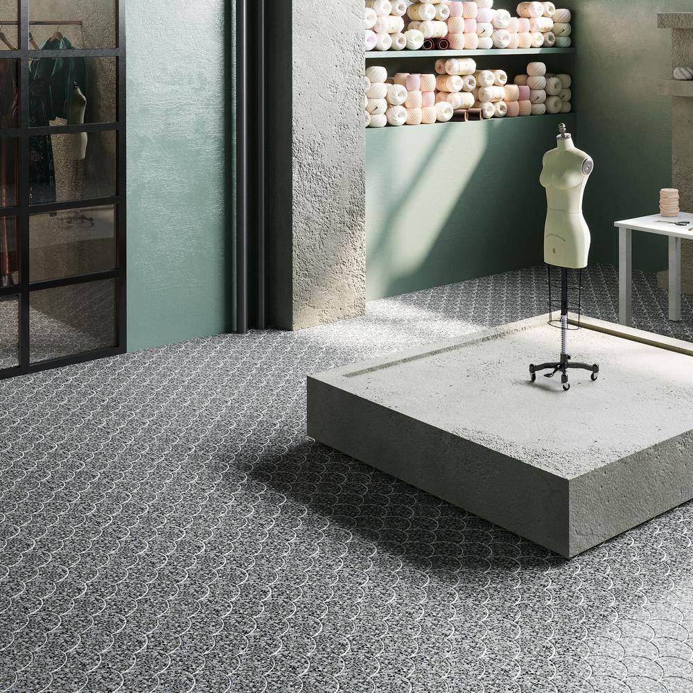 Gray Iridescent Polished Mosaic Fish Scale Tile