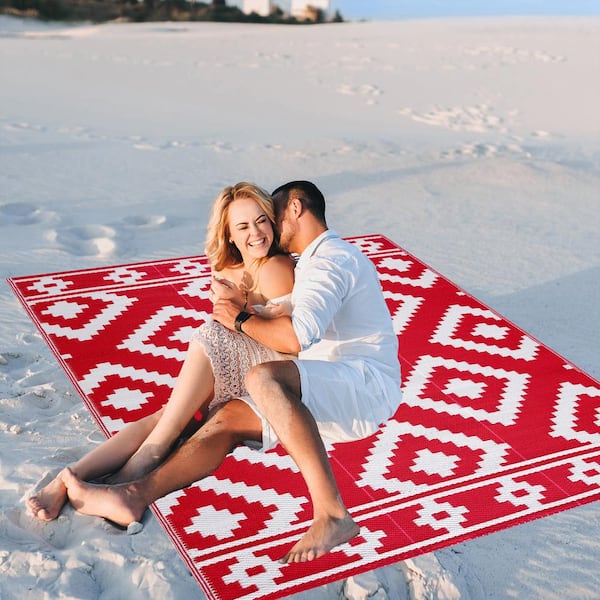 Milan Red and White 8 ft. x 10 ft. Folded Reversible Recycled Plastic Indoor/Outdoor Area Rug-Floor Mat