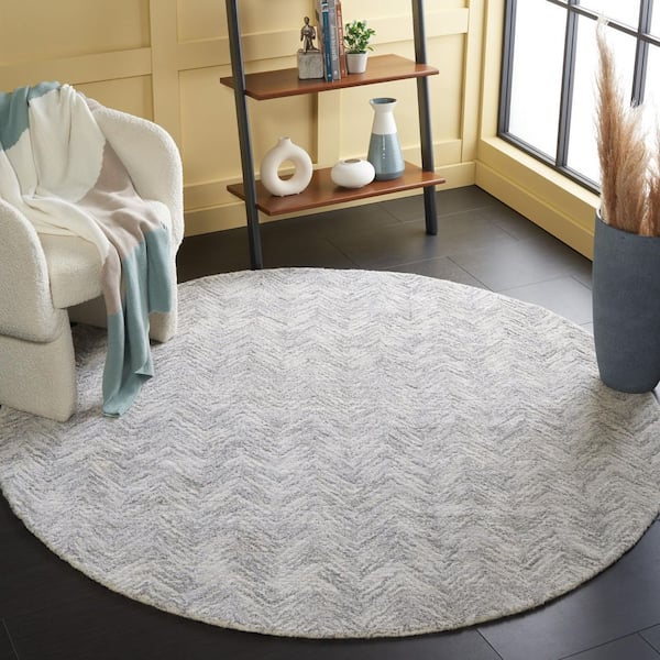 Metro 6 ft. x 6 ft. Silver Marle Chevron Round Area Rug