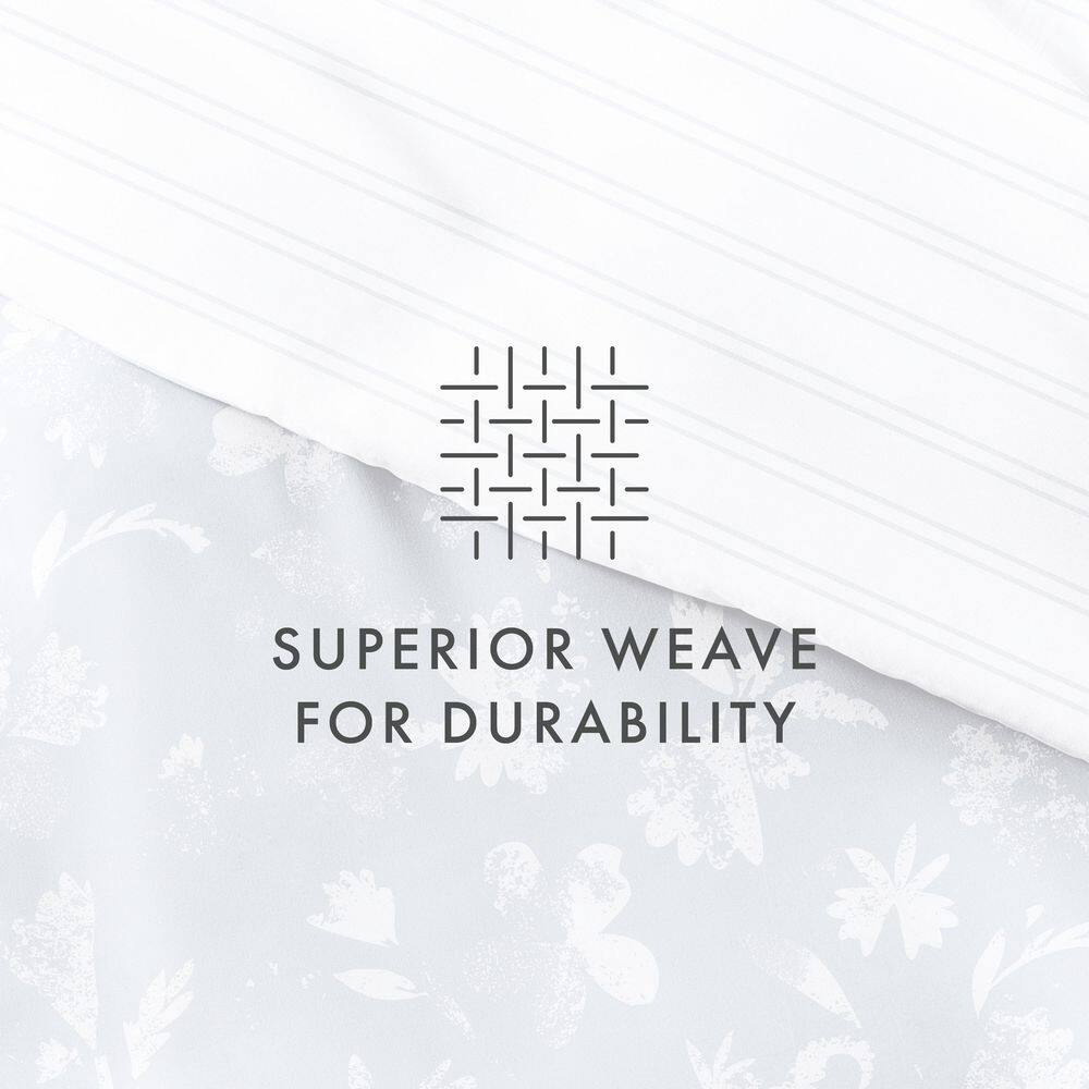 Light Blue and White Floral Pattern Reversible Queen Duvet Cover Set