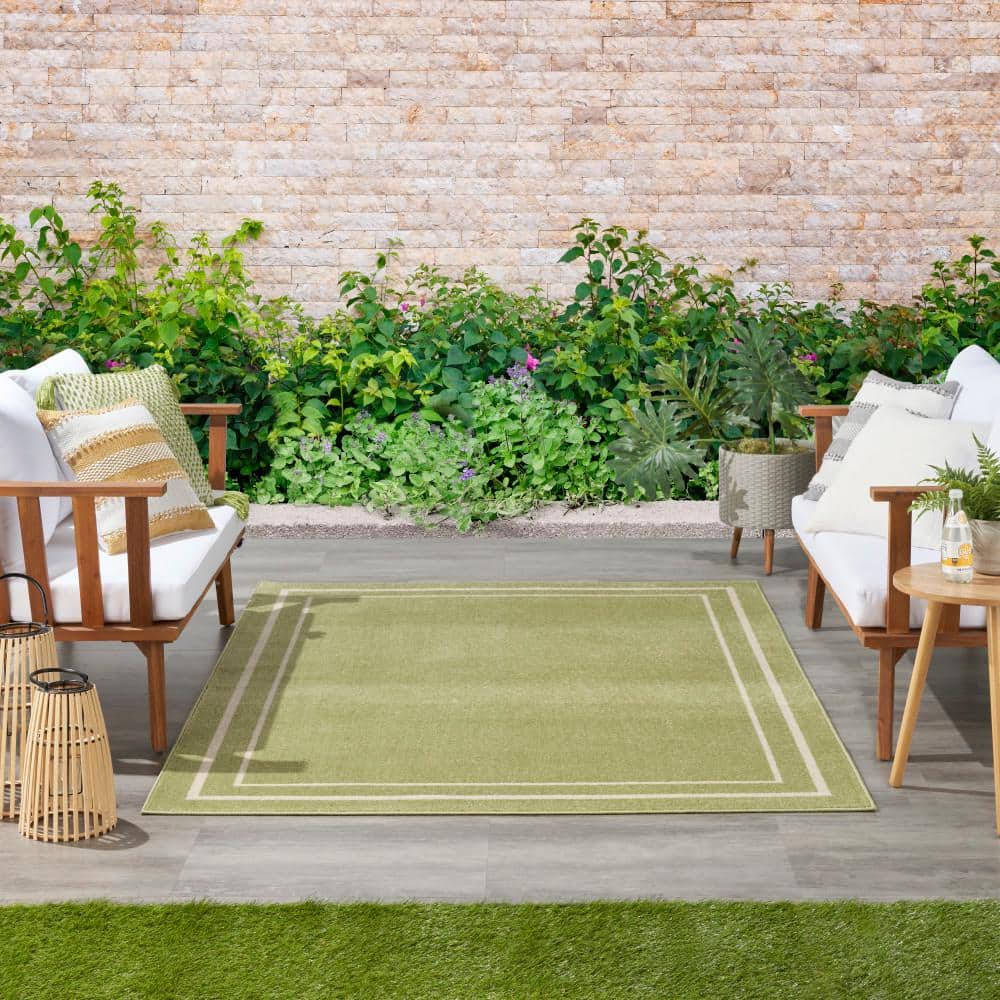 Green Ivory Easy-Care Solid 5' x 7' Outdoor Rug