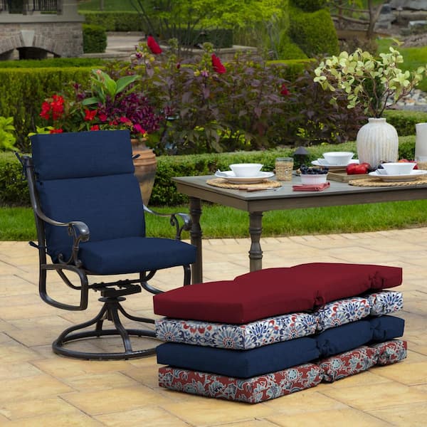 https://images.thdstatic.com/productImages/9eb5debf-bc24-4eed-bd71-1d03ff3afe56/svn/arden-selections-outdoor-dining-chair-cushions-tg0d713b-d9z1-77_600.jpg