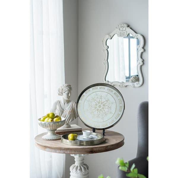 A & B Home Round Silver Plastic Mirror Trays with Crest Motif (Set of 2) L: D 17.5 x 1.5 in. S: D 14.5 x 1.5 in.