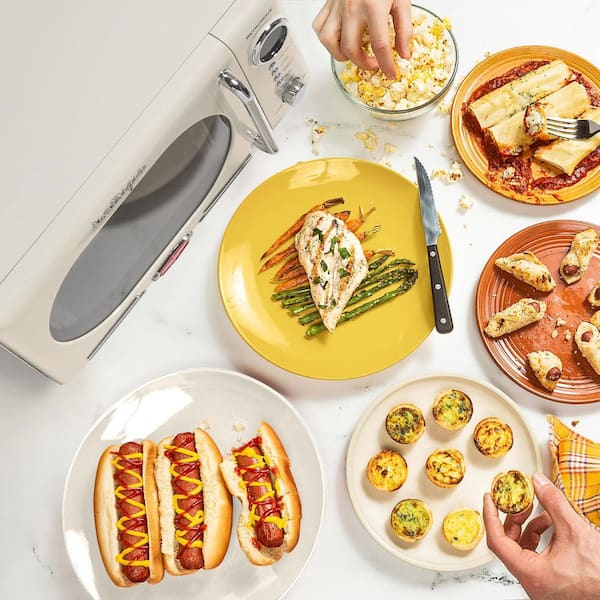 Retro Microwave-0.7 Cu Ft & 700-Watt Countertop Microwave, Ivory