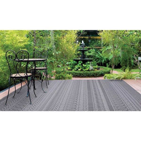 https://images.thdstatic.com/productImages/9ed582b5-15d0-4c46-8646-4dcc84694dac/svn/gray-home-decorators-collection-outdoor-rugs-30416-77_600.jpg