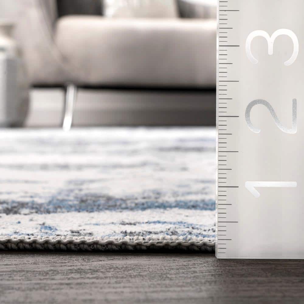 Reversible Abstract Gray Synthetic 4' x 6' Easy-Care Area Rug
