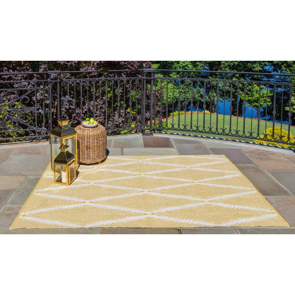 Citron Yellow Diamond Pattern Synthetic Area Rug 5' x 7'