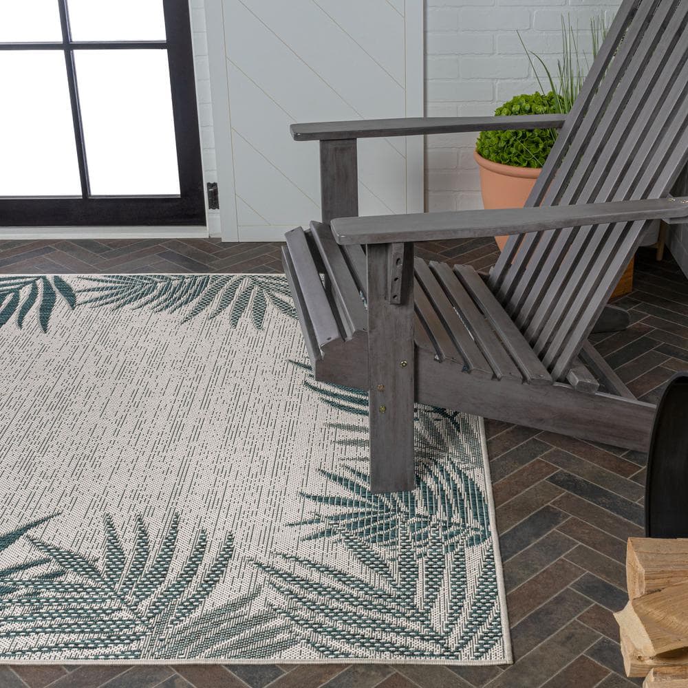 Isla Coastal Blue and Cream Synthetic 4' x 6' Area Rug