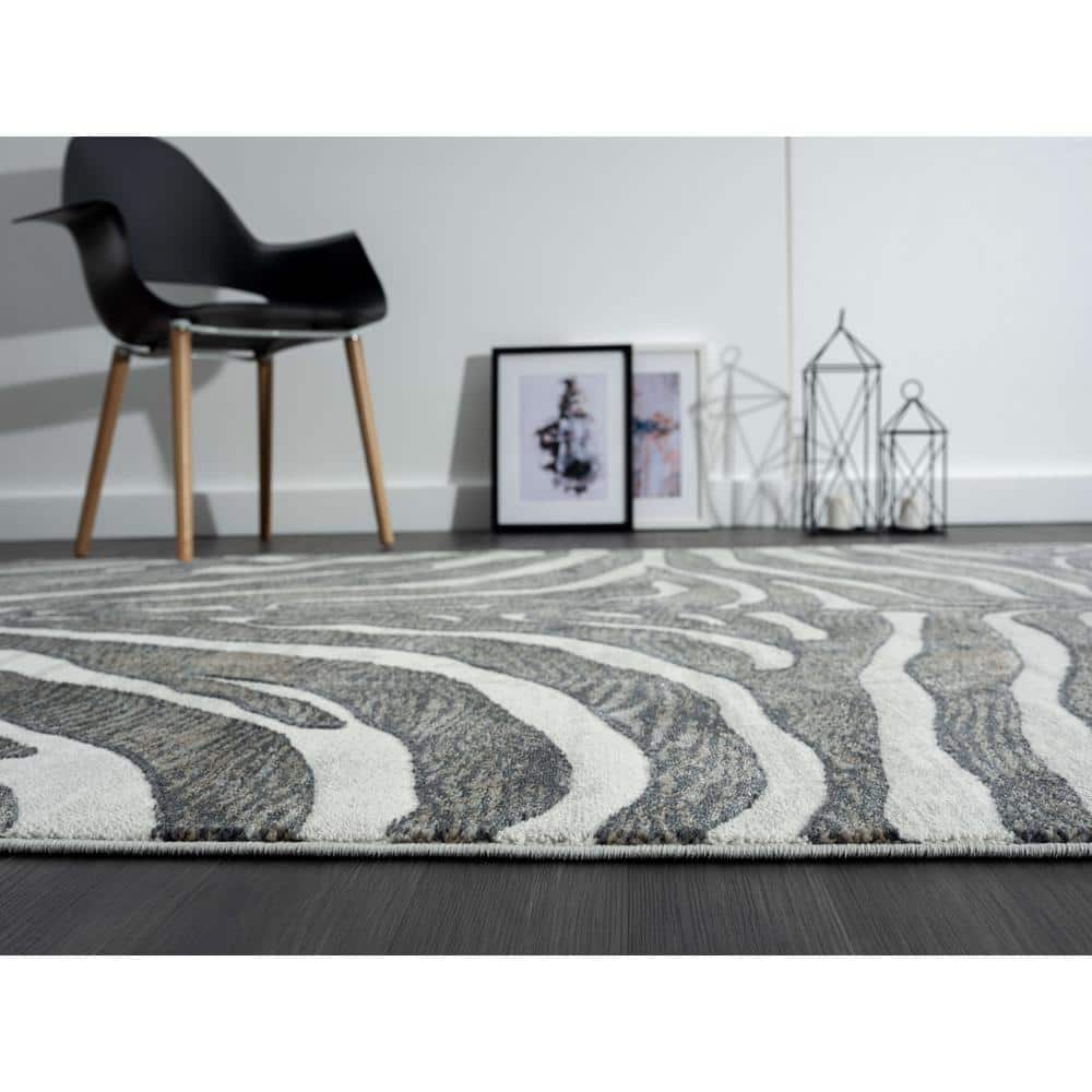 Gray Floral 6' x 9' Stain-Resistant Synthetic Area Rug