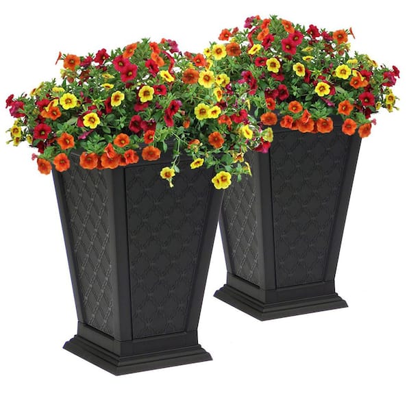 FCMP Outdoor Modemmo Casablanca 22.5 in. Black Plastic Tall Self
