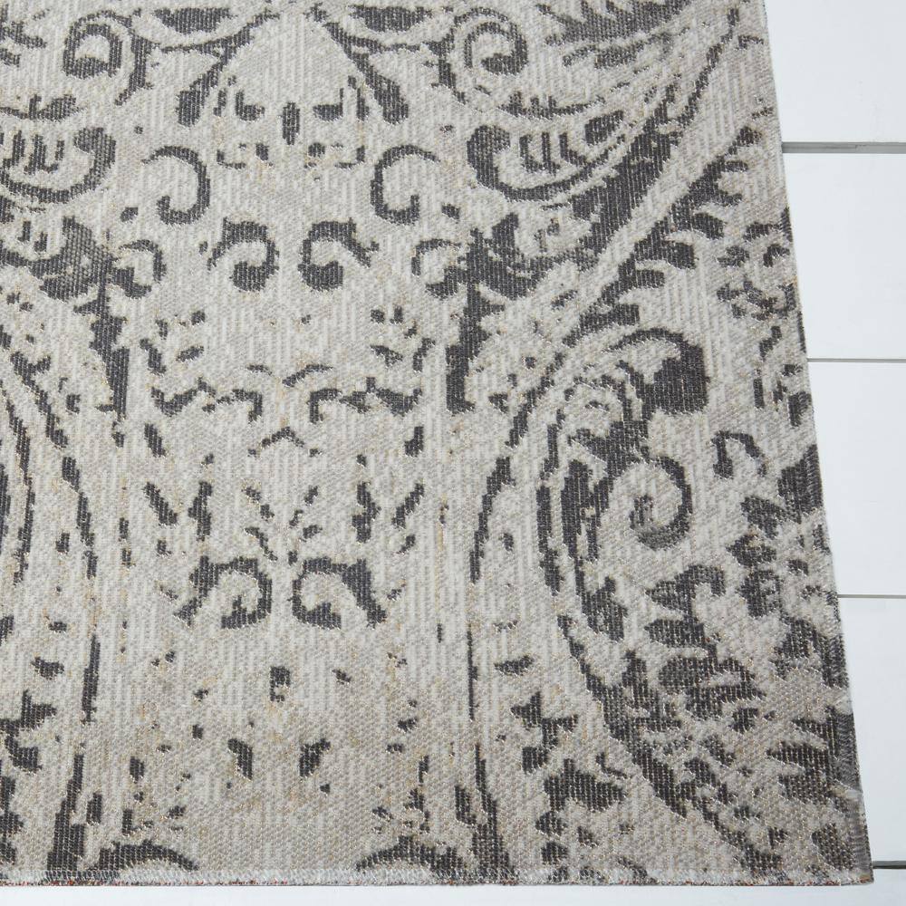 Ivory and Grey Paisley Indoor/Outdoor Area Rug