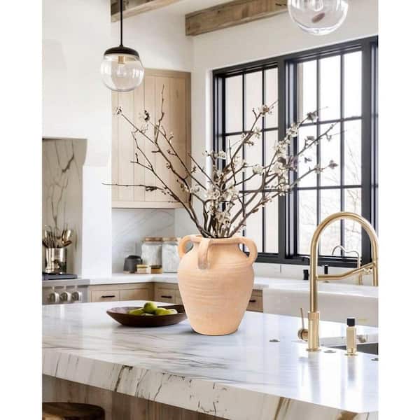 Decoratieve trofee vaas, vintage metaal, antieke stijl met handgrepen, grijs