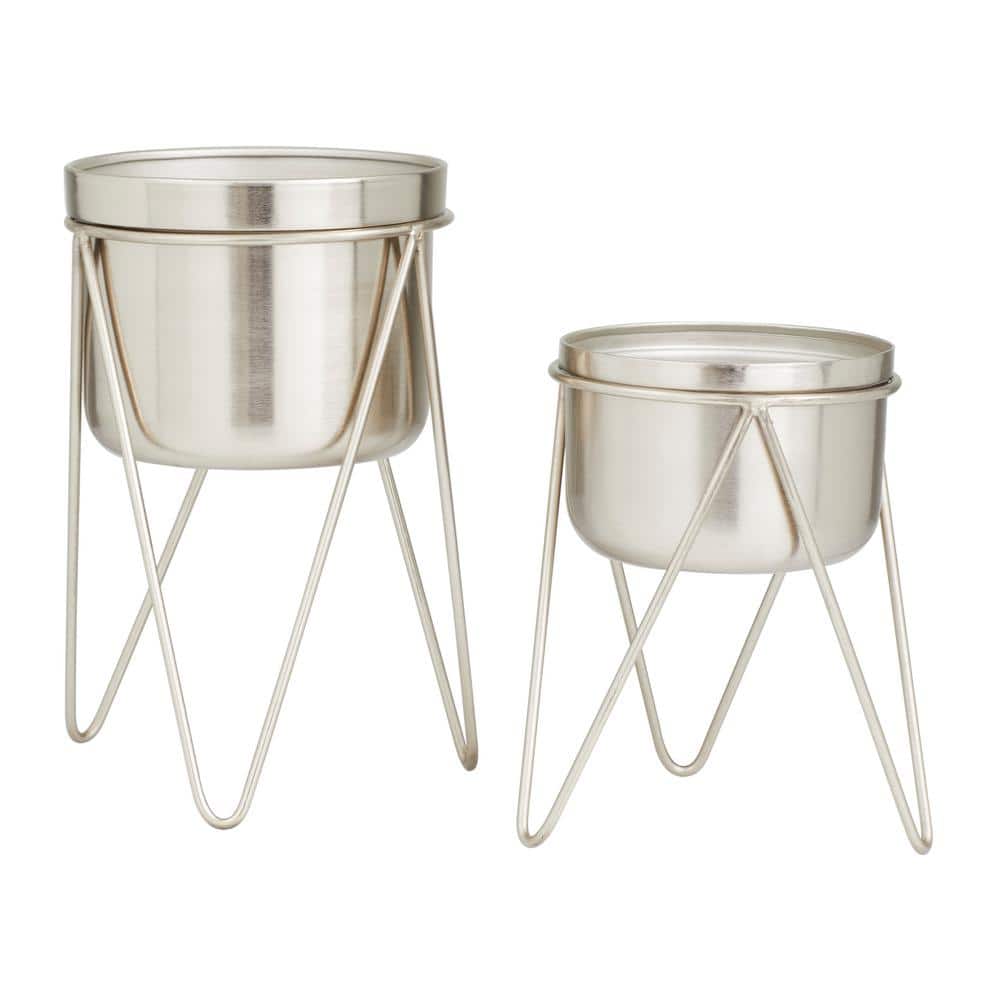 CosmoLiving Modern Silver Metal Planter Set of 2
