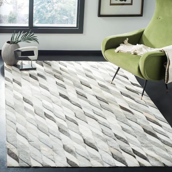 Studio Leather 5 ft. x 8 ft. Ivory/Gray Striped Wavy Area Rug