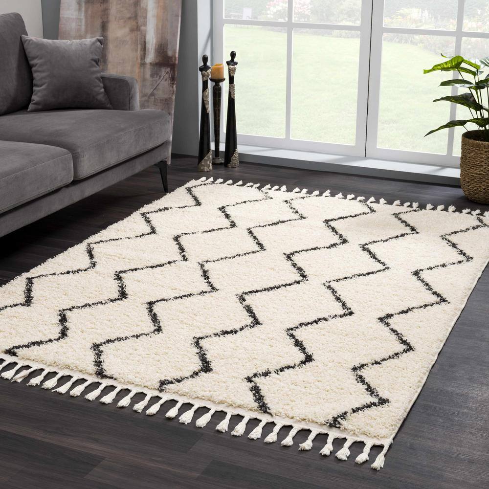 Charcoal and Peach Bohemian Shag Area Rug 5'3" x 7'3"
