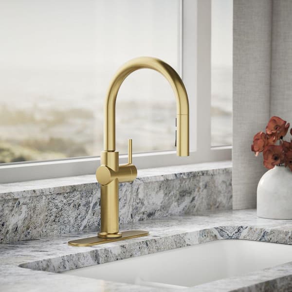 Crue Single-Handle Pull-Down Sprayer Kitchen Faucet in Vibrant Brushed Moderne Brass