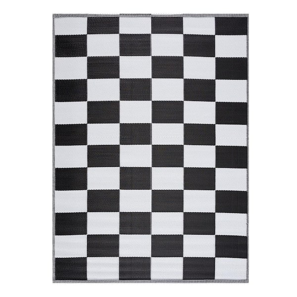 PLAYA RUG California Black and White 5 ft. x 7 ft. Folded Reversible Recycled Plastic Indoor/Outdoor Area Rug-Floor Mat
