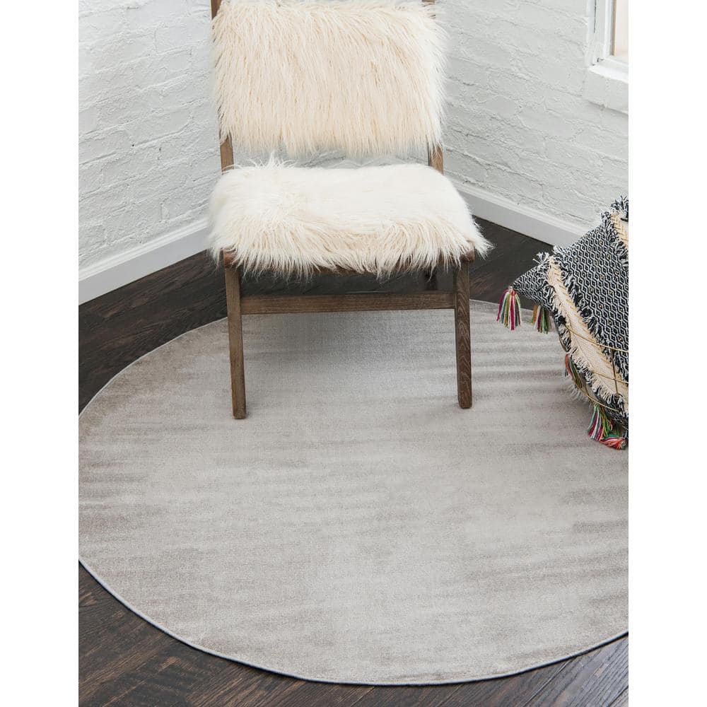 Williamsburg Easy Care Round Gray Synthetic Rug 5'