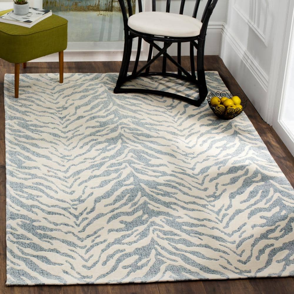 Blue and Ivory Rectangular Wool Chenille Rug, 5' x 8'