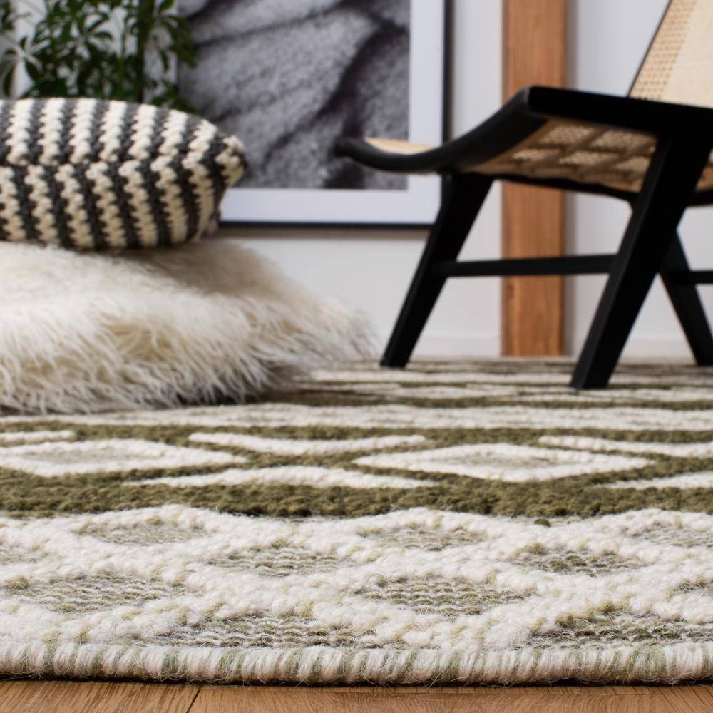 Ivory and Dark Green Handwoven Wool Area Rug 3' x 5'