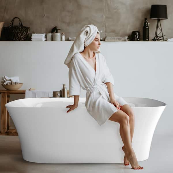 Getpro 67 in. Acrylic Flatbottom Freestanding Soaking Bathtub in White
