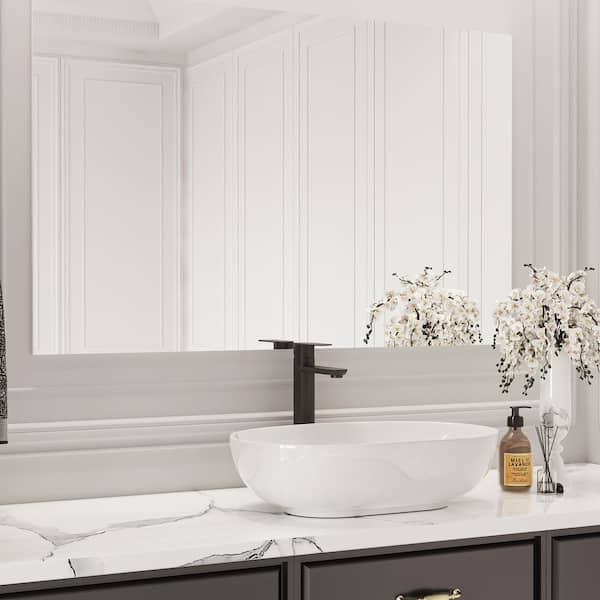Single Hole Single-Handle Bathroom Faucet in Matte Black