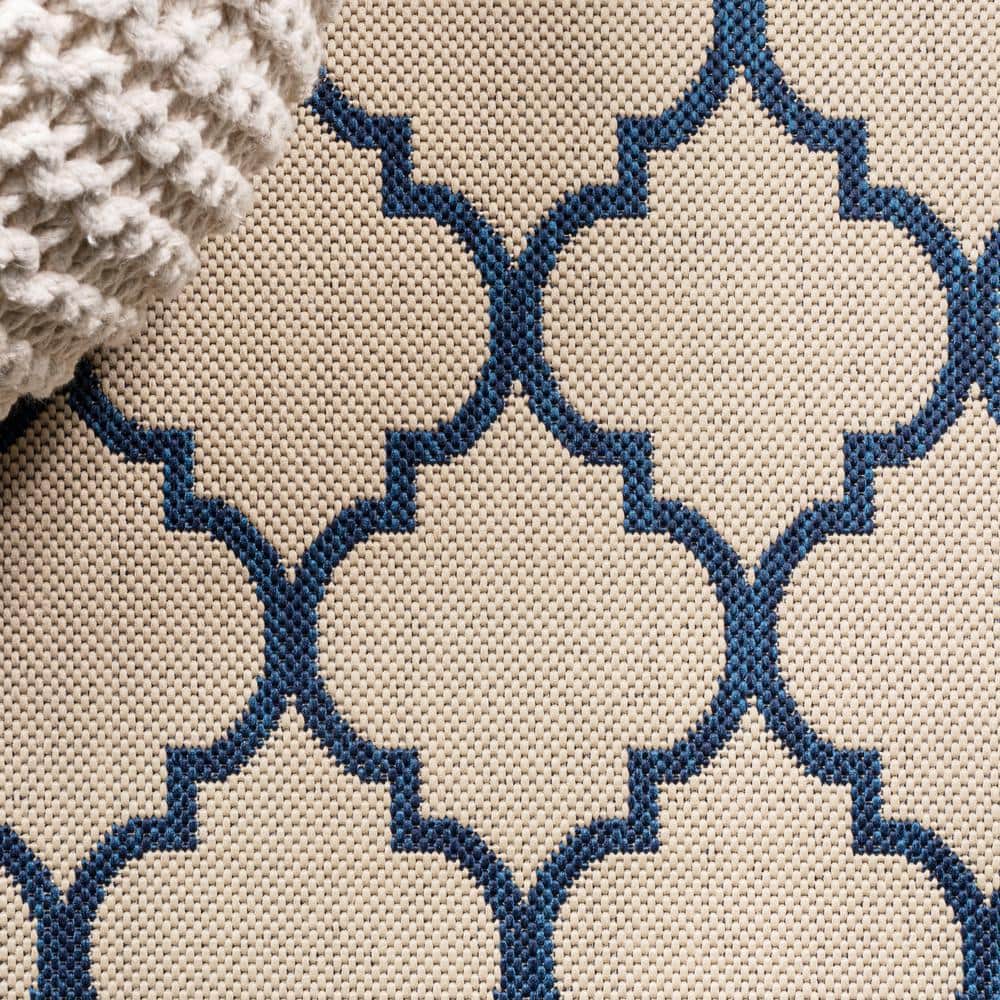 Arabesque Gray Synthetic Trellis Rectangular Rug 3x5
